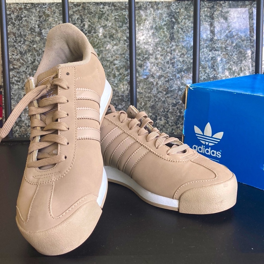 Adidas Somoa men’s casual sneaker size 8 beige/tan